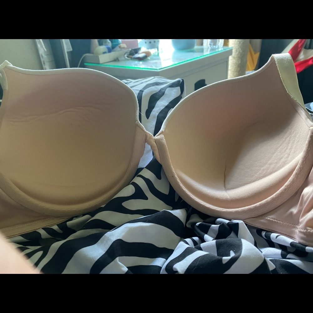 2 Bras - Picture 4 of 7